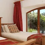The Old Coach House At Hendra Barns